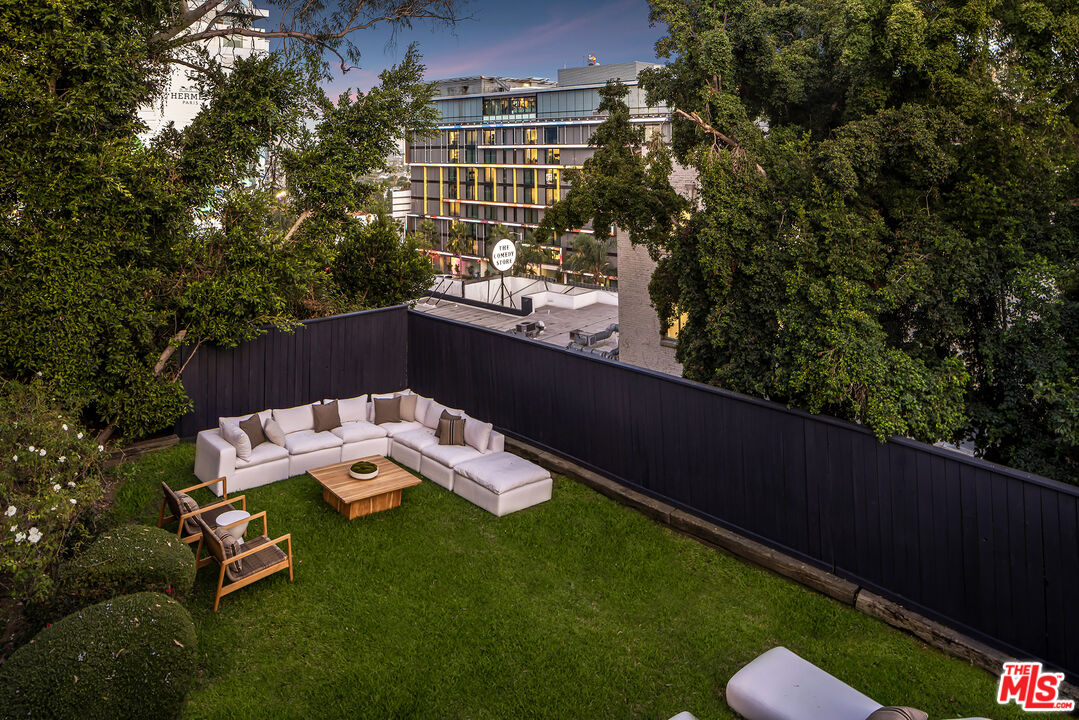 8420 Cresthill Road Los Angeles, CA 90069 - Photo 24 of 30