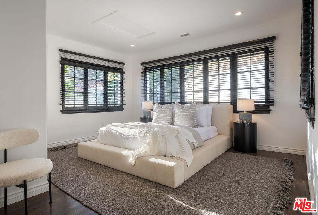 8420 Cresthill Road Los Angeles, CA 90069 - Photo 10 of 30 a spacious bedroom with a bed and a couch