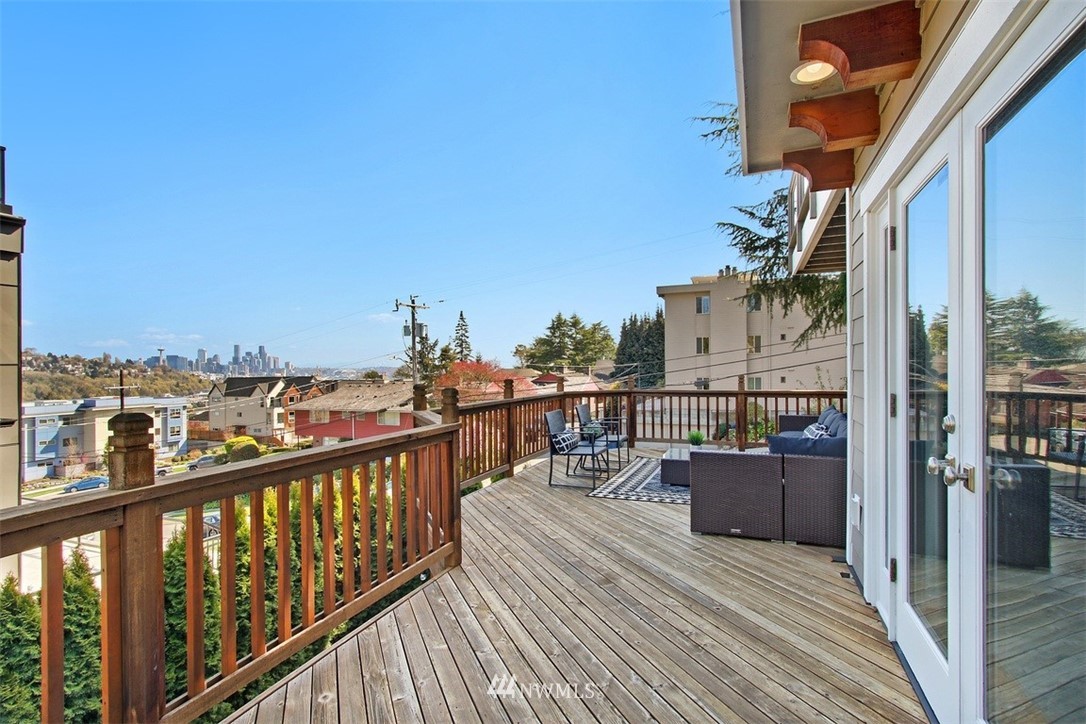 2004 26th Avenue West Seattle, WA 98199 - Photo 14 of 36 a balcony with city view