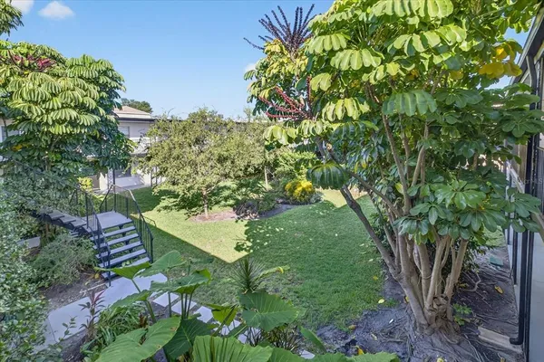 view of a garden