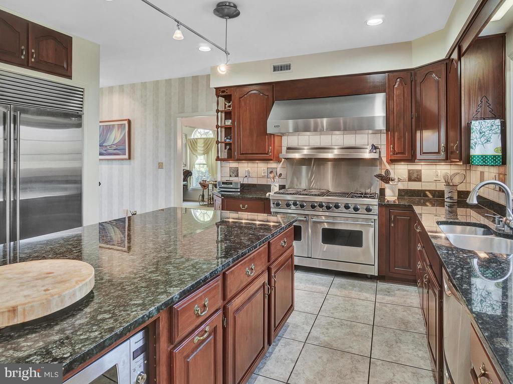 5007 South Renn Court Frederick, MD 21703 - Photo 22 of 67 Viking commercial stove! Sub zero refrigerator!