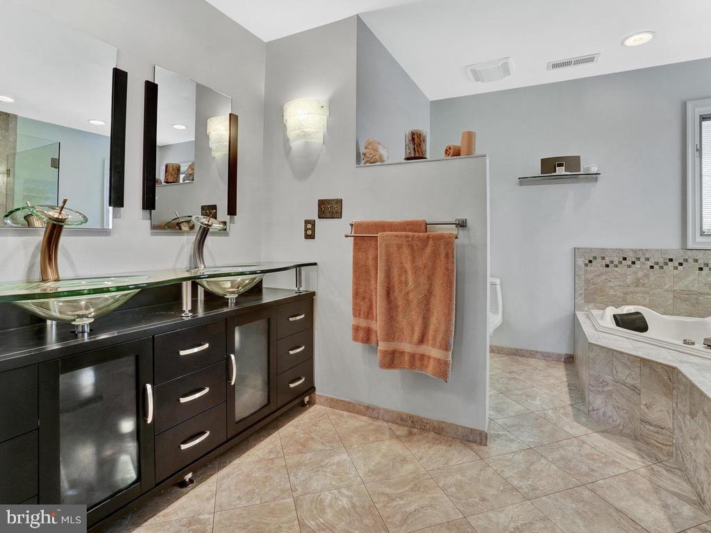 5007 South Renn Court Frederick, MD 21703 - Photo 41 of 67 Dual bowled vanity!