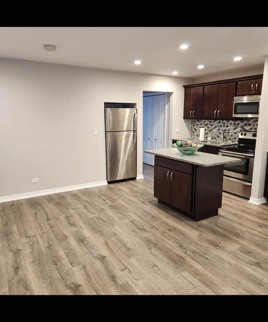 720 North Western Avenue, Unit 10 Park Ridge, IL 60068 - Photo 4 of 19 a view of kitchen with stainless steel appliances granite countertop a stove and a refrigerator