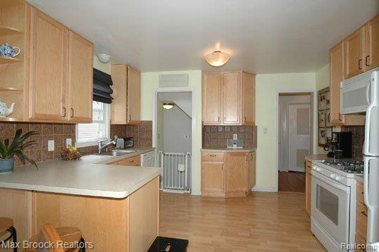 1197 Cambridge Road Berkley, MI 48072 - Photo 4 of 22 105.jpg