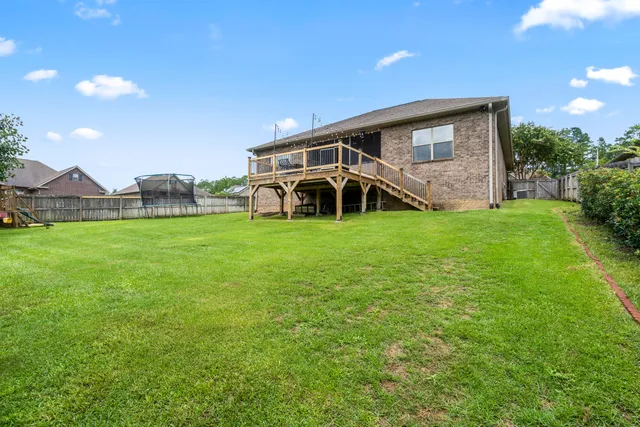a view of a house with yard and porch