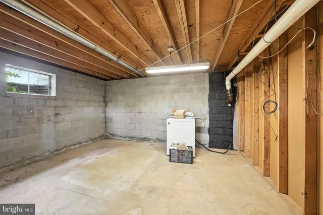 a view of a storage & utility room