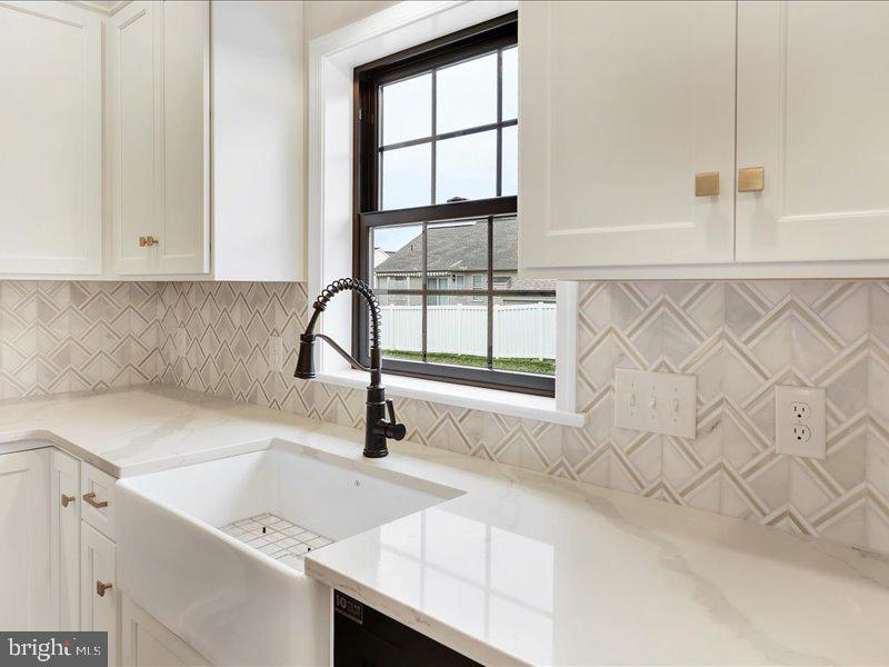 13 Rolling Meadow Road Lebanon, PA 17046 - Photo 20 of 31 a bathroom with a sink and a window