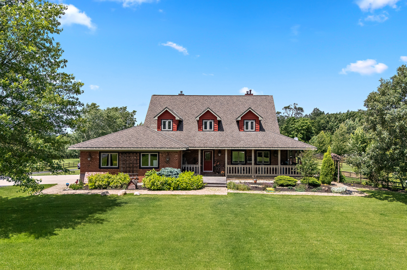7860 West Steger Road Frankfort, IL 60423 - Photo 53 of 56 a front view of a house with garden