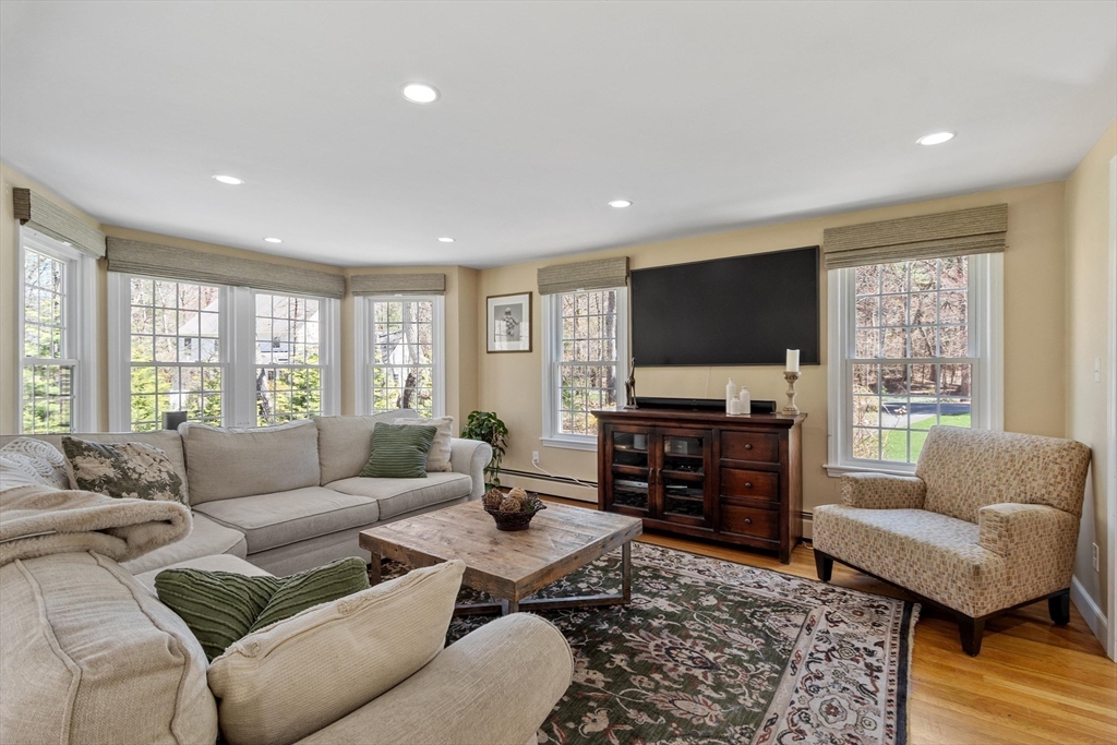 112 Stonecleave Road North Andover, MA 01845 - Photo 5 of 38 Gallery Image 5