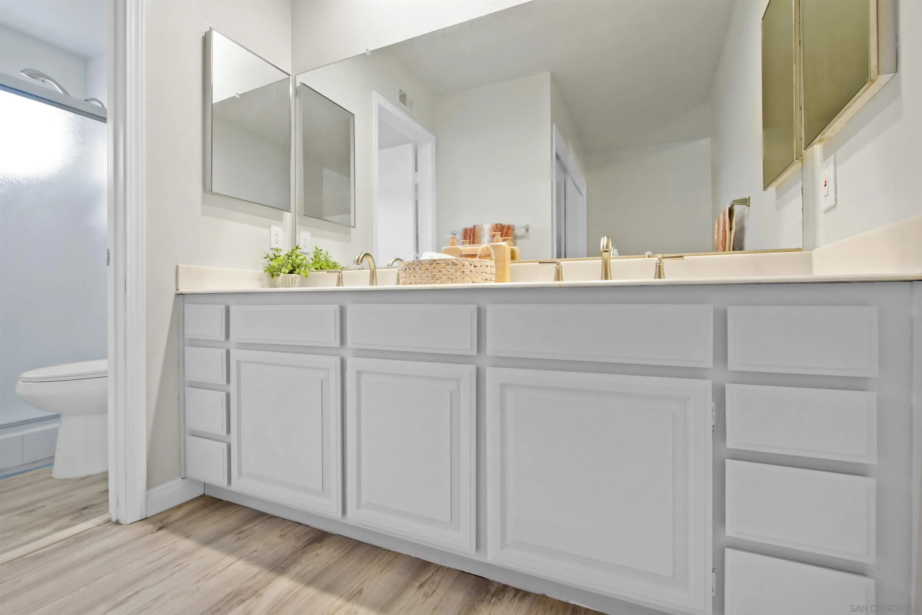 148 North Roth Lane Orange, CA 92869 - Photo 15 of 24 Primary Bathroom Ensuite
