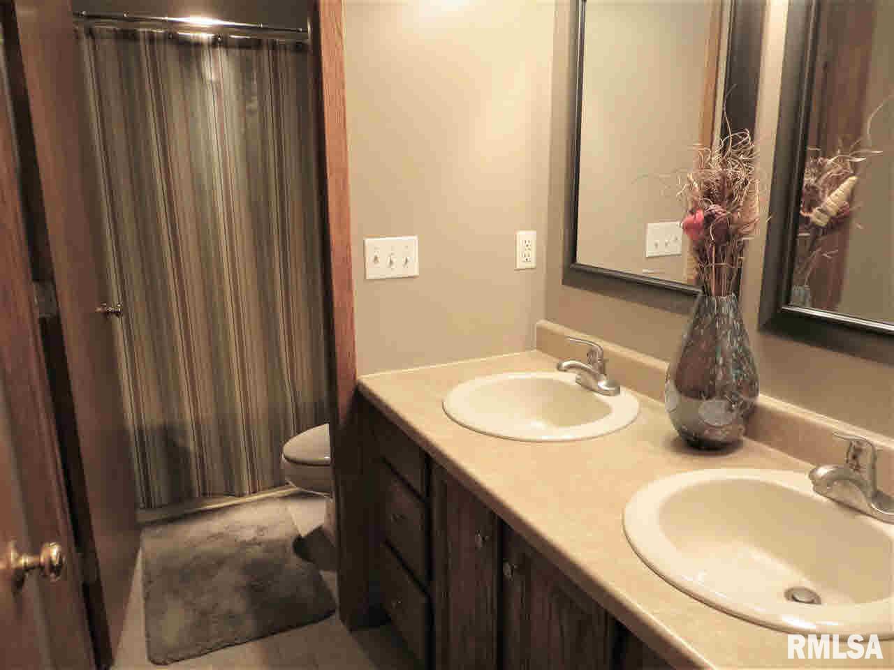 5961 Oakbrook Road Davenport, IA 52806 - Photo 12 of 24 Gallery Image 12
