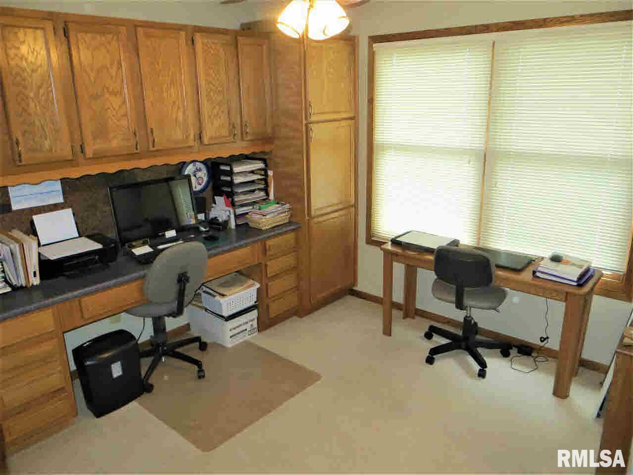 5961 Oakbrook Road Davenport, IA 52806 - Photo 15 of 24 Gallery Image 15
