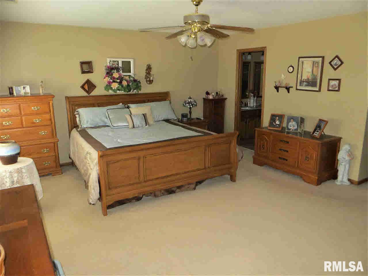 5961 Oakbrook Road Davenport, IA 52806 - Photo 17 of 24 Gallery Image 17