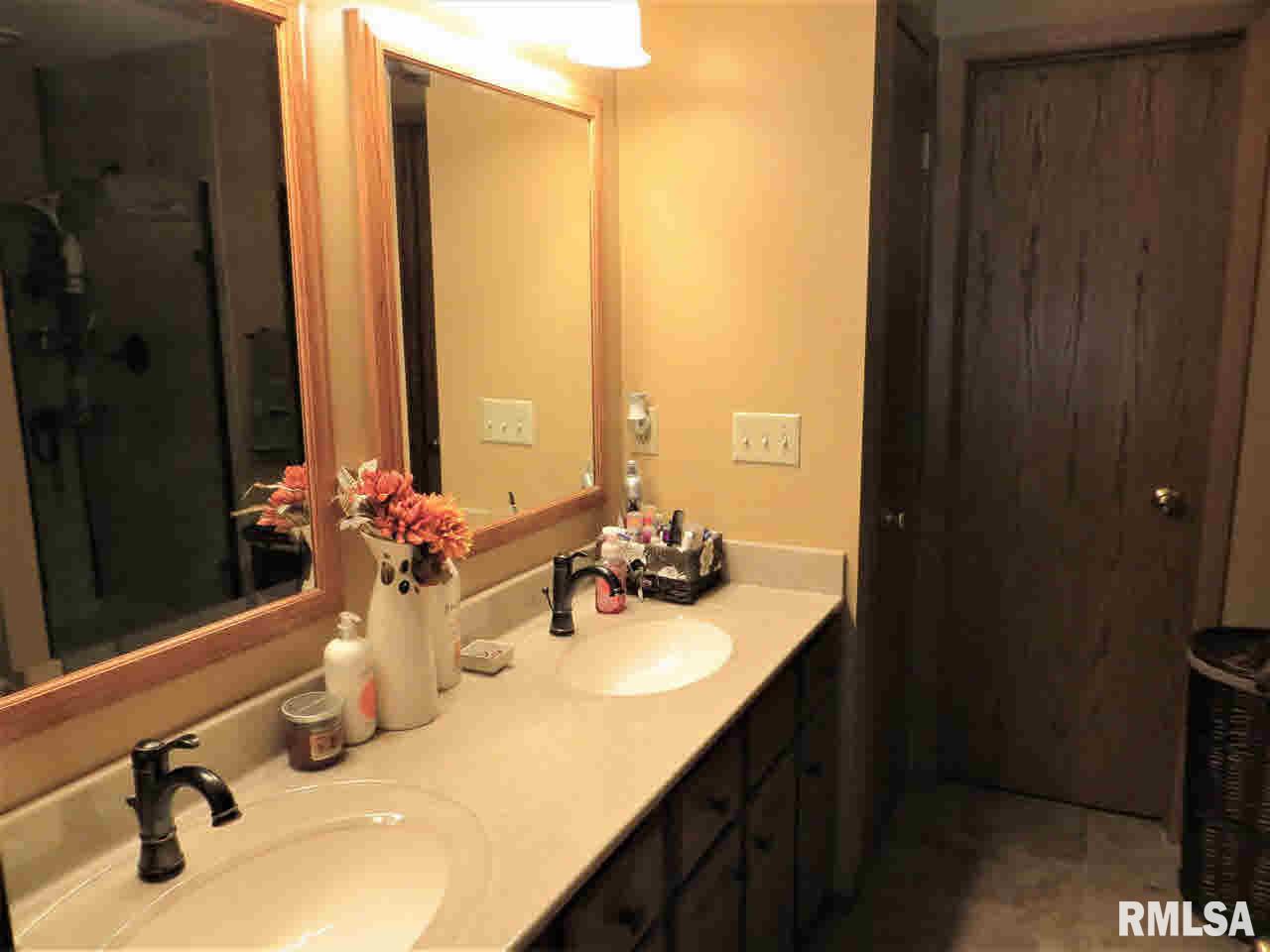5961 Oakbrook Road Davenport, IA 52806 - Photo 19 of 24 Gallery Image 19