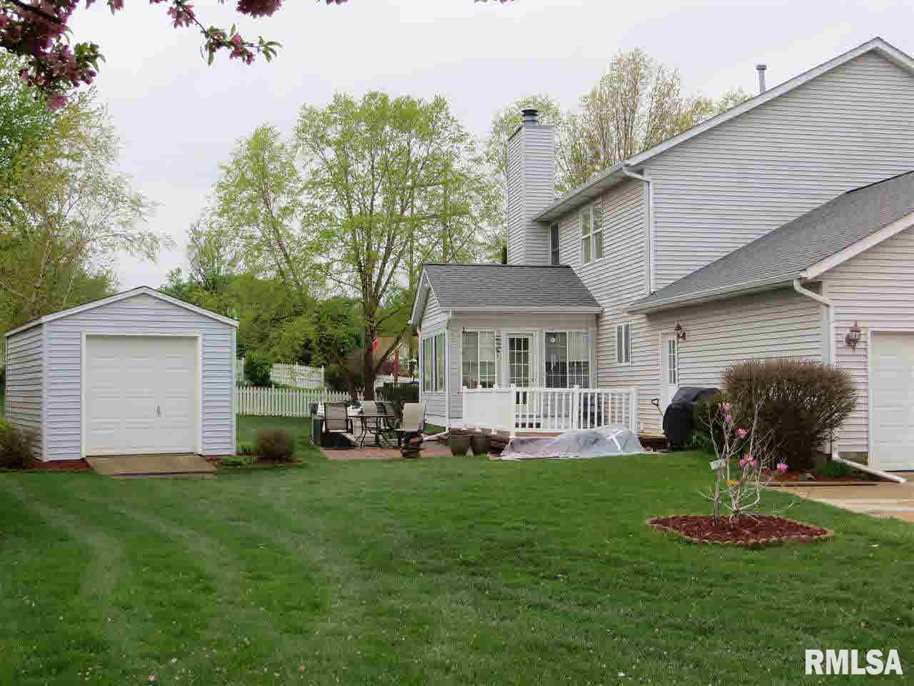 5961 Oakbrook Road Davenport, IA 52806 - Photo 3 of 24 Gallery Image 3