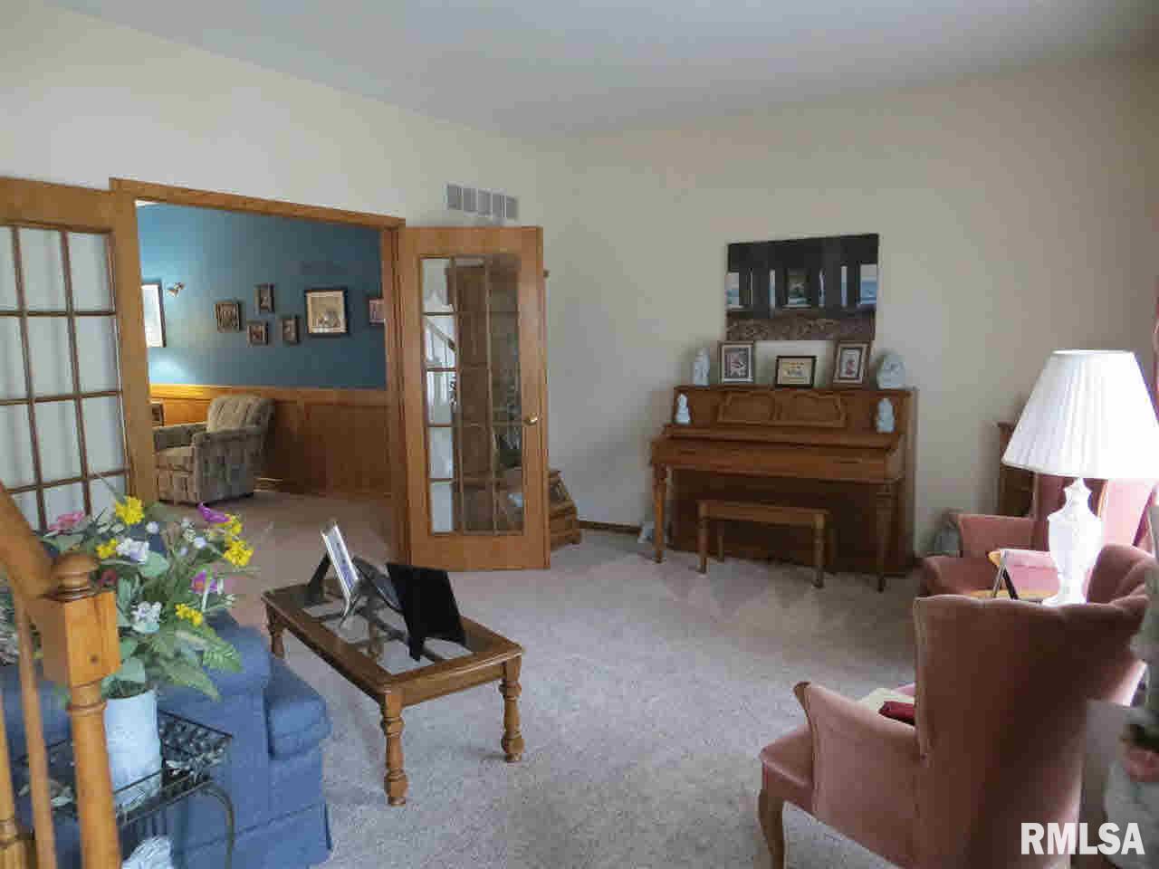 5961 Oakbrook Road Davenport, IA 52806 - Photo 4 of 24 Gallery Image 4
