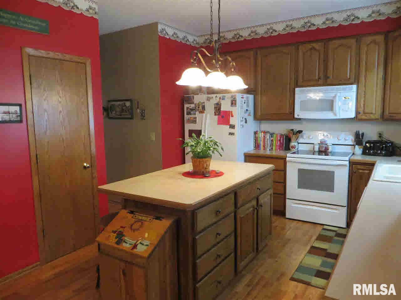 5961 Oakbrook Road Davenport, IA 52806 - Photo 7 of 24 Gallery Image 7