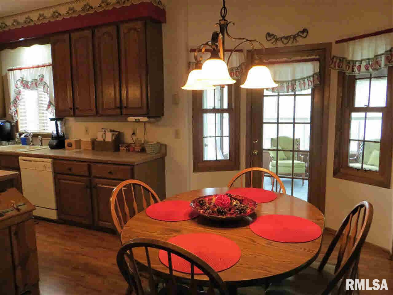 5961 Oakbrook Road Davenport, IA 52806 - Photo 9 of 24 Gallery Image 9