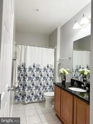 $1,950 | 4850 Eisenhower Avenue, Unit 121, Alexandria, VA 22304