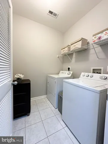 $1,950 | 4850 Eisenhower Avenue, Unit 121, Alexandria, VA 22304