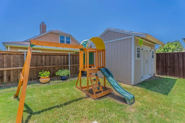a view of a small house with backyard