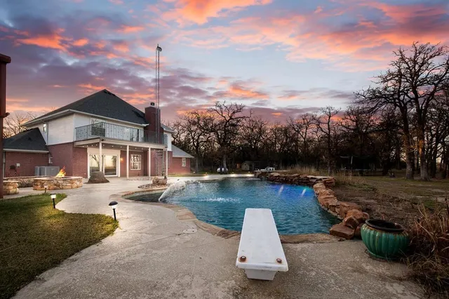 $849,900 | 102 County Road 424A, Lorena, TX 76655