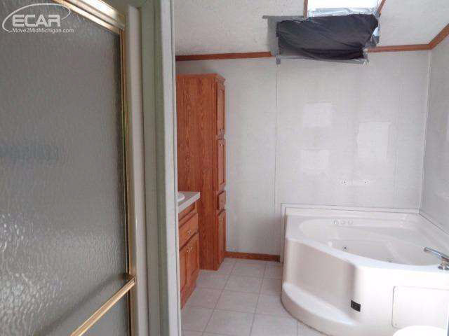 6196 Oak Road Vassar, MI 48768 - Photo 6 of 12 21186710-5.JPG