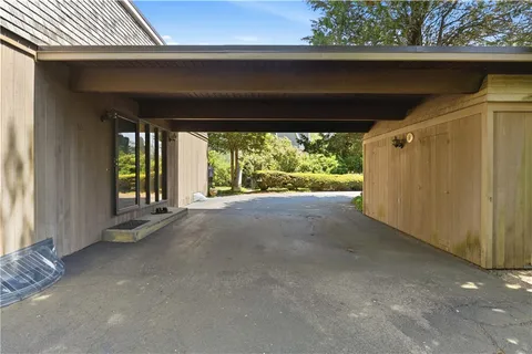 $800,000 | 10 What Cheer Road, Narragansett, RI 02882