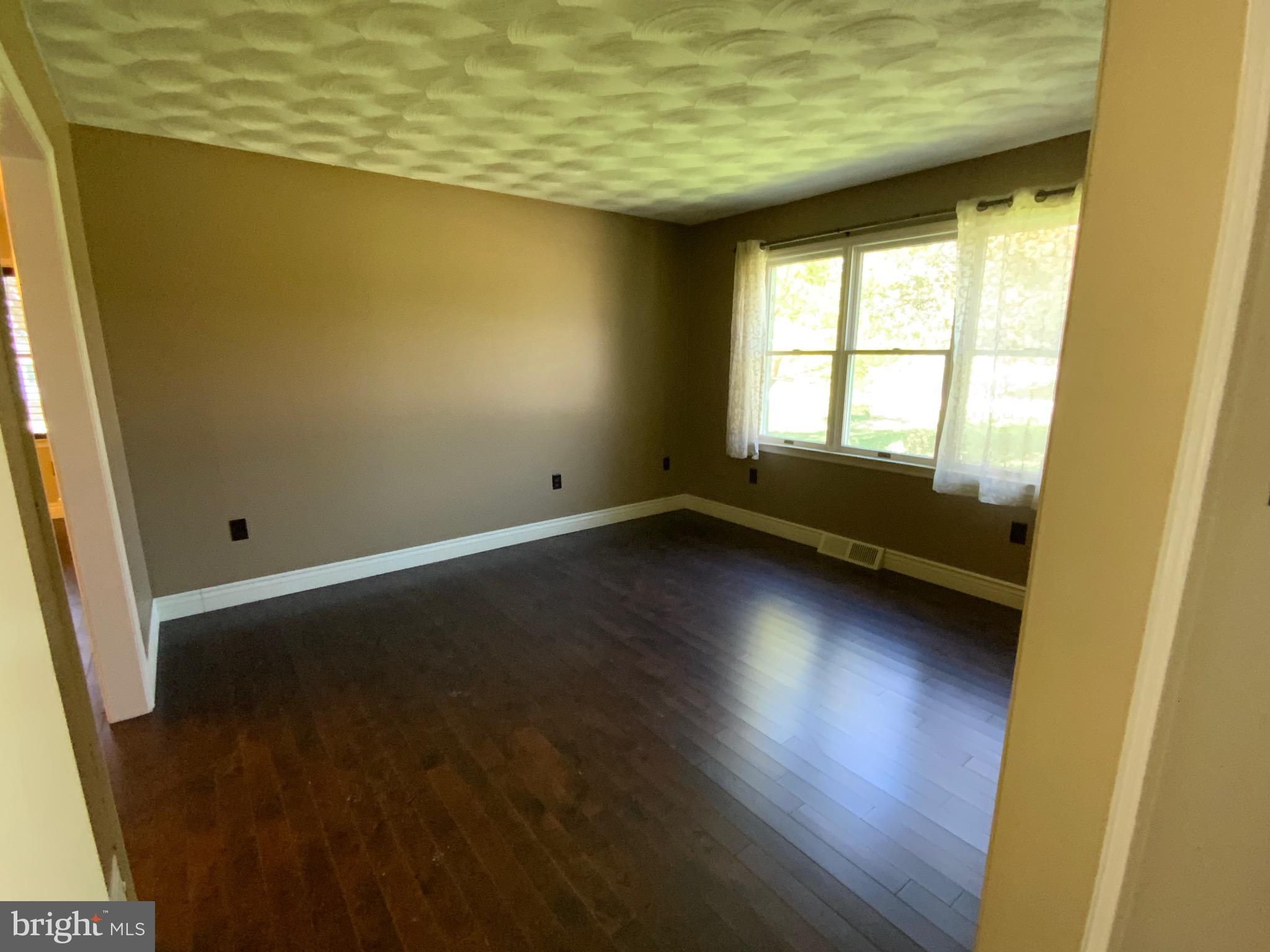 1931 Oberlin Road Middletown, PA 17057 - Photo 13 of 49 Living Room