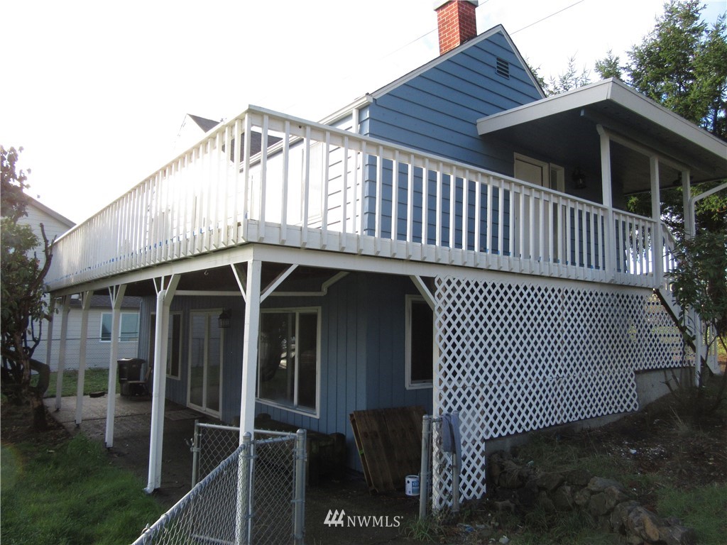 3504 Pine Road Northeast Bremerton, WA 98310 - Photo 3 of 24 Gallery Image 3