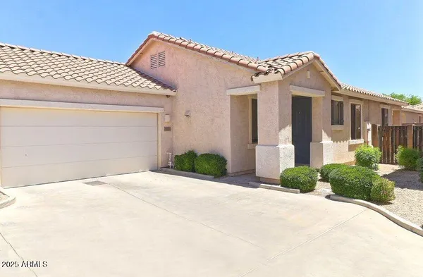 $1,995 | 991 East Cantebria Drive, Gilbert, AZ 85296