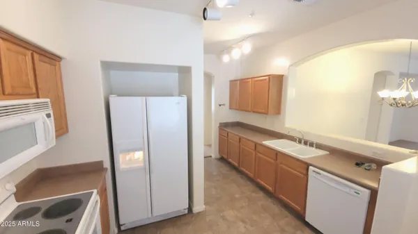 $1,995 | 991 East Cantebria Drive, Gilbert, AZ 85296