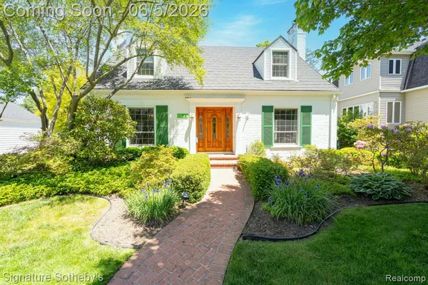 $629,900 | 274 Hillcrest Avenue, Grosse Pointe, MI 48236