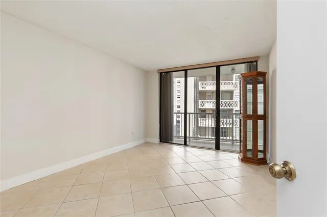 $3,200 | 1440 Brickell Bay Drive, Unit 705, Miami, FL 33131
