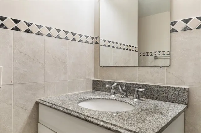 $3,200 | 1440 Brickell Bay Drive, Unit 705, Miami, FL 33131