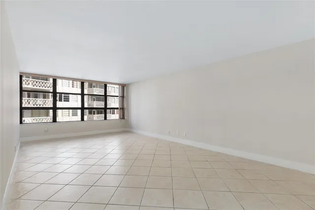 $3,200 | 1440 Brickell Bay Drive, Unit 705, Miami, FL 33131