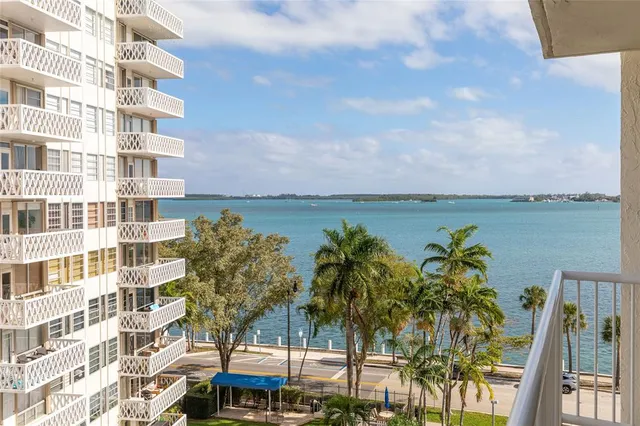 $3,200 | 1440 Brickell Bay Drive, Unit 705, Miami, FL 33131