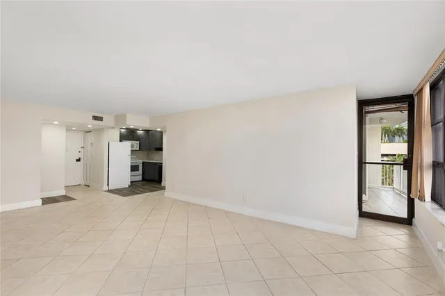 $3,200 | 1440 Brickell Bay Drive, Unit 705, Miami, FL 33131