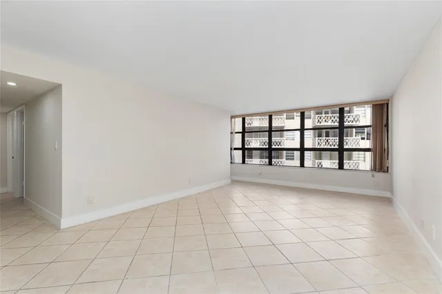 $3,200 | 1440 Brickell Bay Drive, Unit 705, Miami, FL 33131