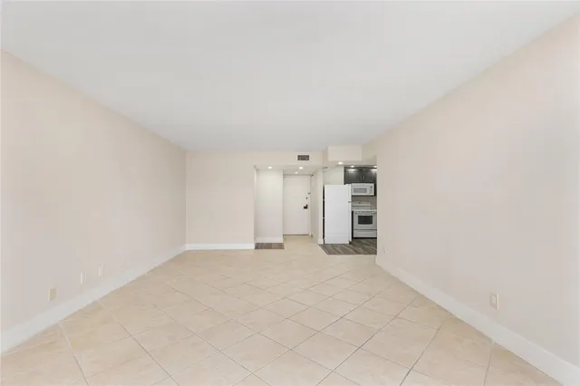 $3,200 | 1440 Brickell Bay Drive, Unit 705, Miami, FL 33131
