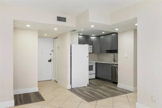 $3,200 | 1440 Brickell Bay Drive, Unit 705, Miami, FL 33131