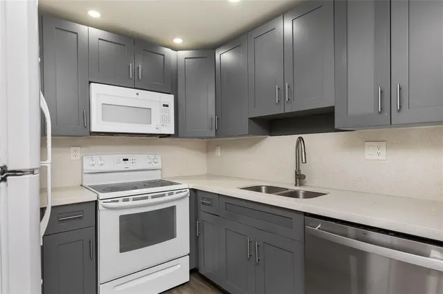 $3,200 | 1440 Brickell Bay Drive, Unit 705, Miami, FL 33131