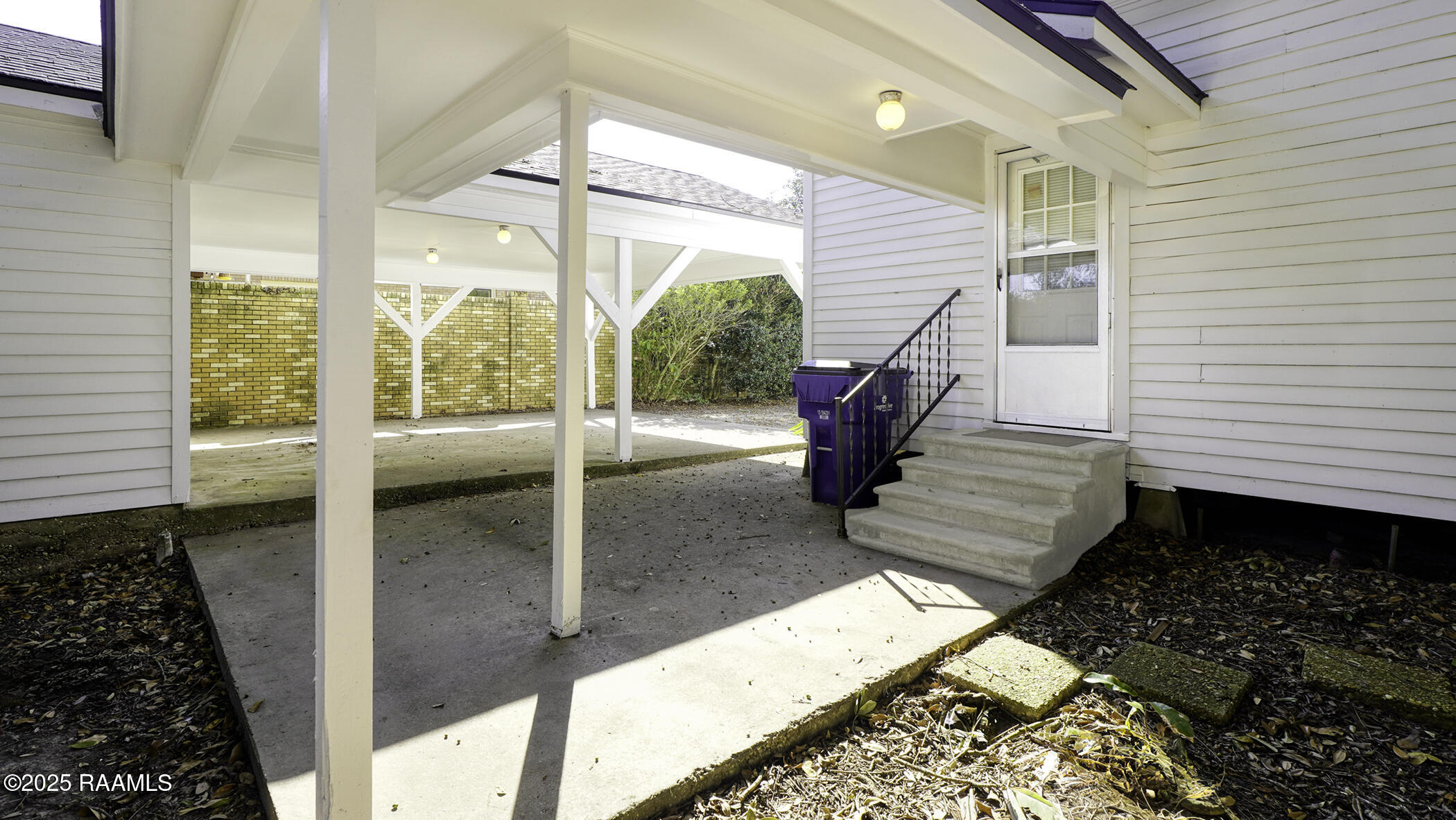 207 Church Avenue Kaplan, LA 70548 - Photo 15 of 16 Back Door_walkway