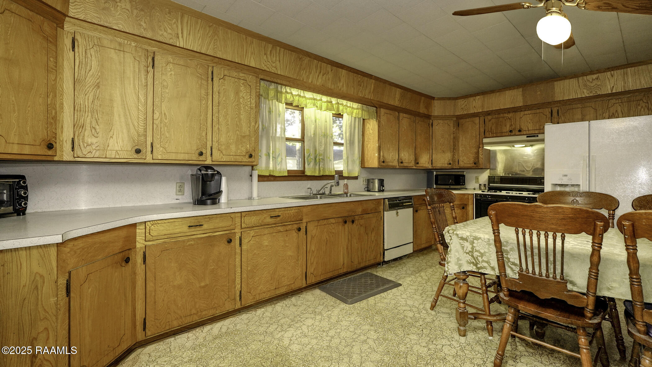 207 Church Avenue Kaplan, LA 70548 - Photo 5 of 16 Kitchen _ Dr