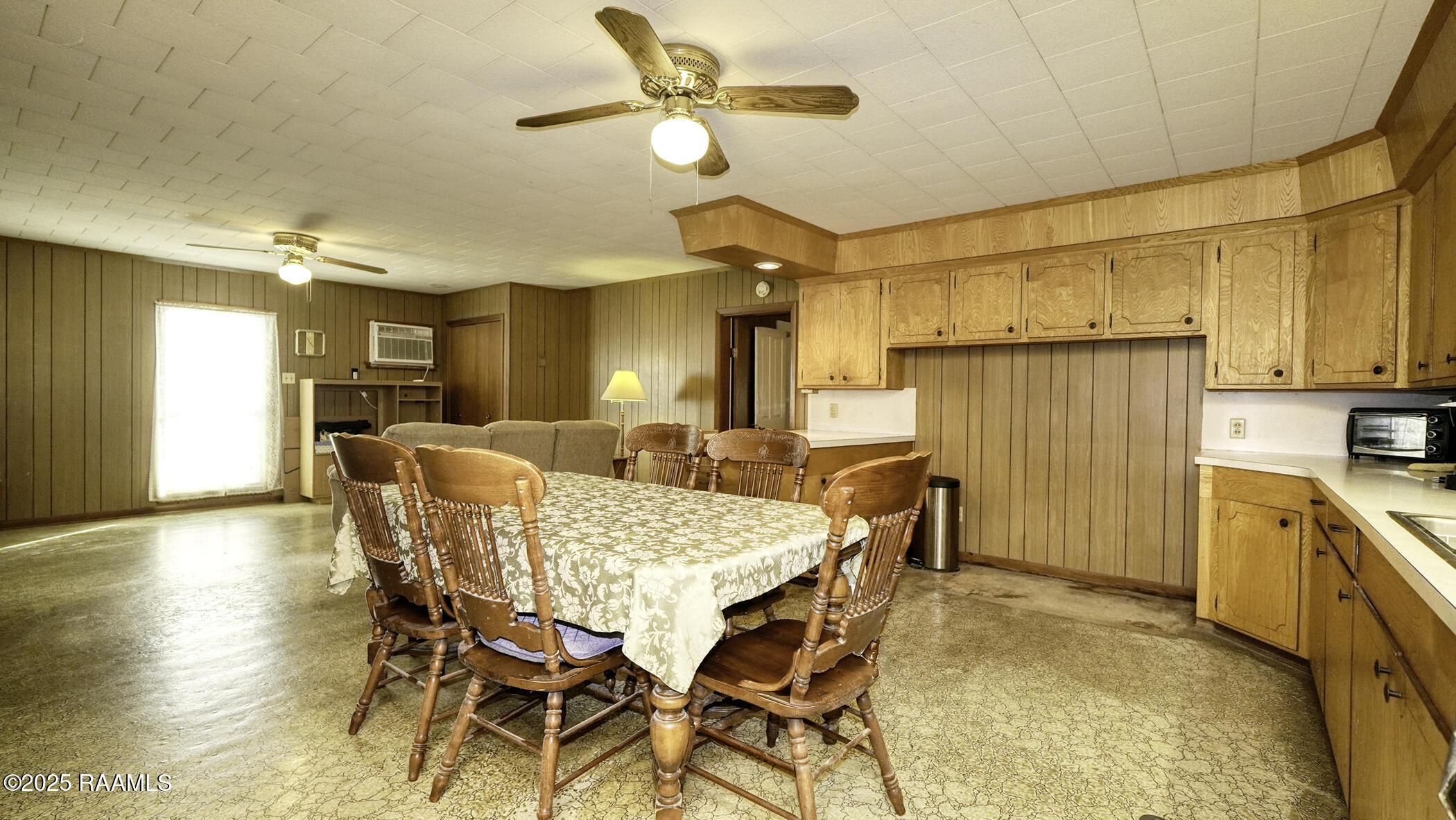207 Church Avenue Kaplan, LA 70548 - Photo 6 of 16 Kitchen _ Den