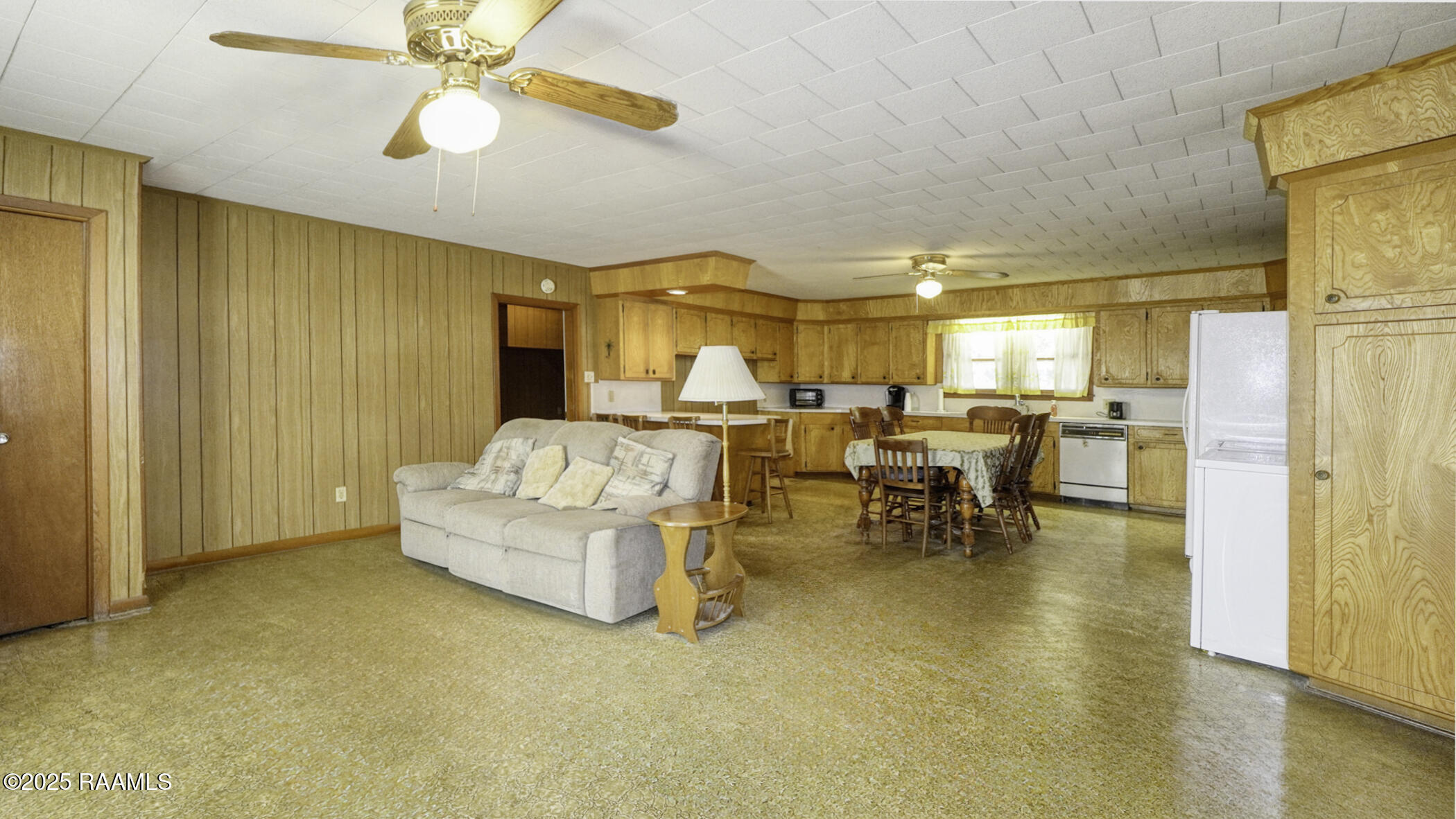 207 Church Avenue Kaplan, LA 70548 - Photo 8 of 16 Den_Kitchen