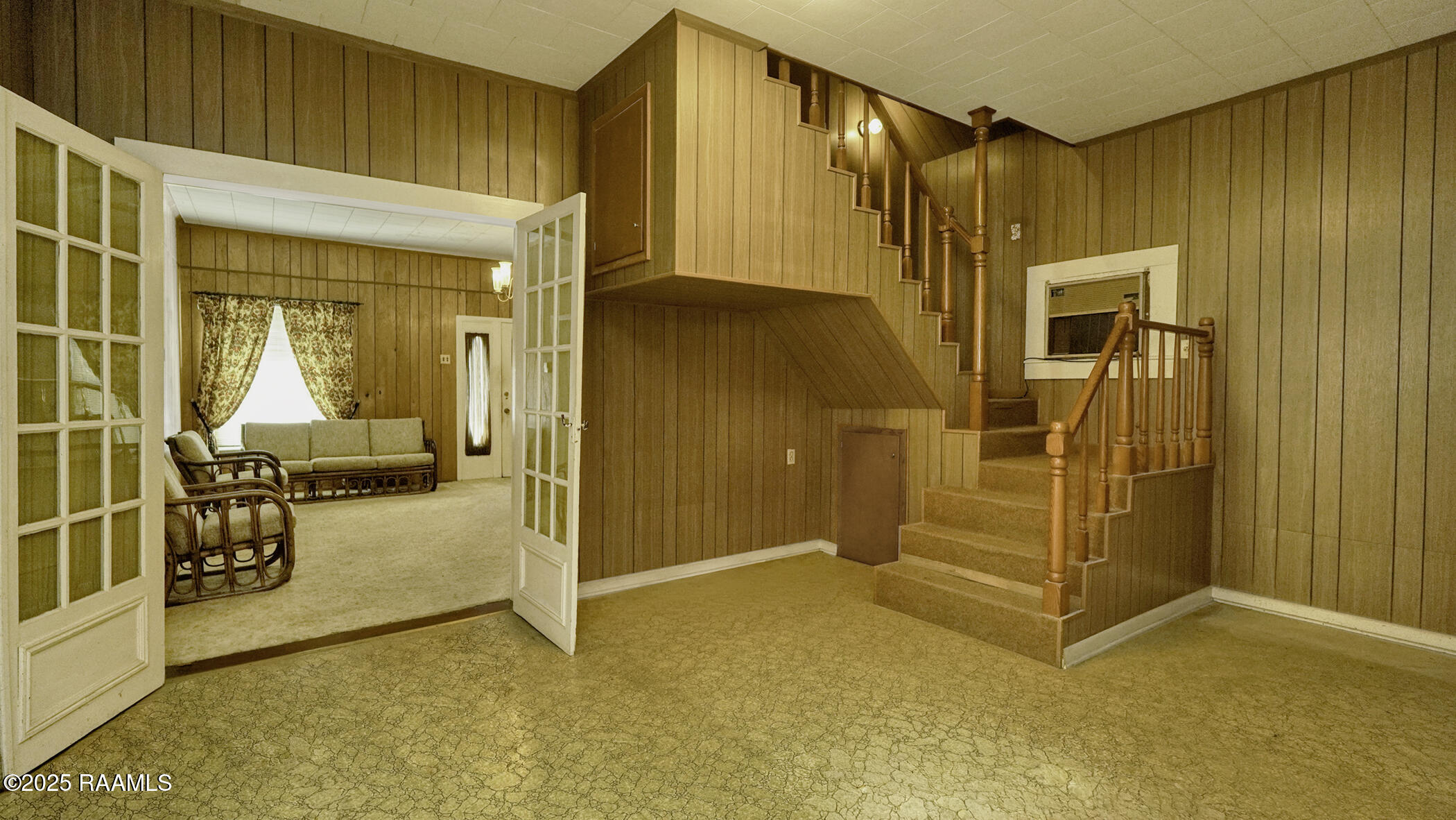 207 Church Avenue Kaplan, LA 70548 - Photo 9 of 16 Stairway