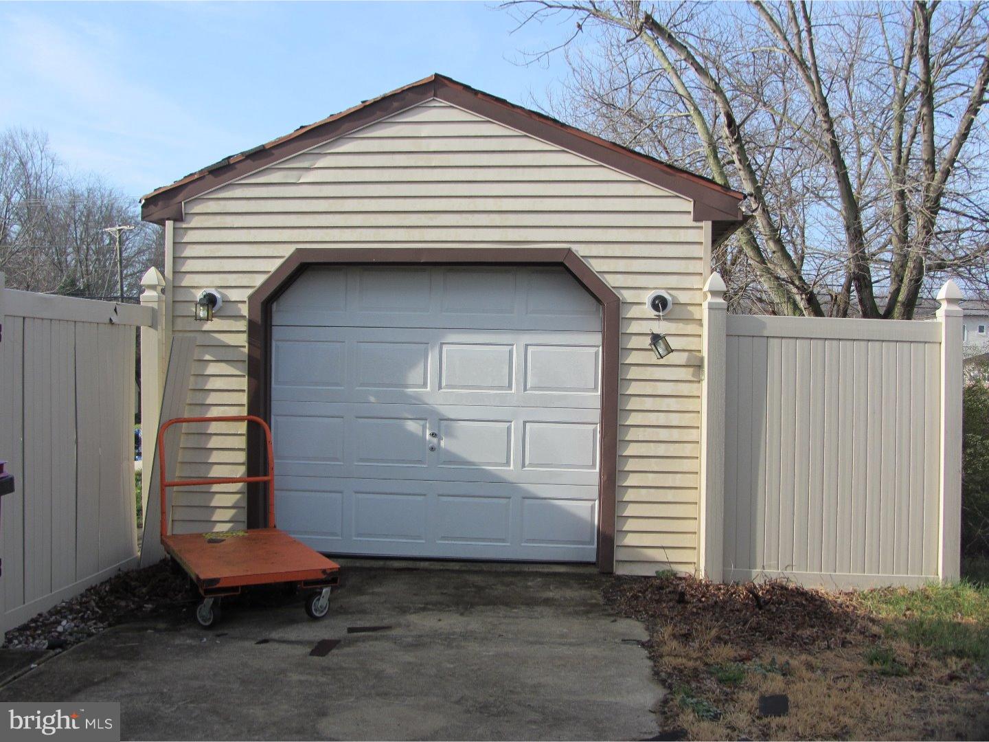 31 Briar Creek Road Sicklerville, NJ 08081 - Photo 17 of 17 Garage