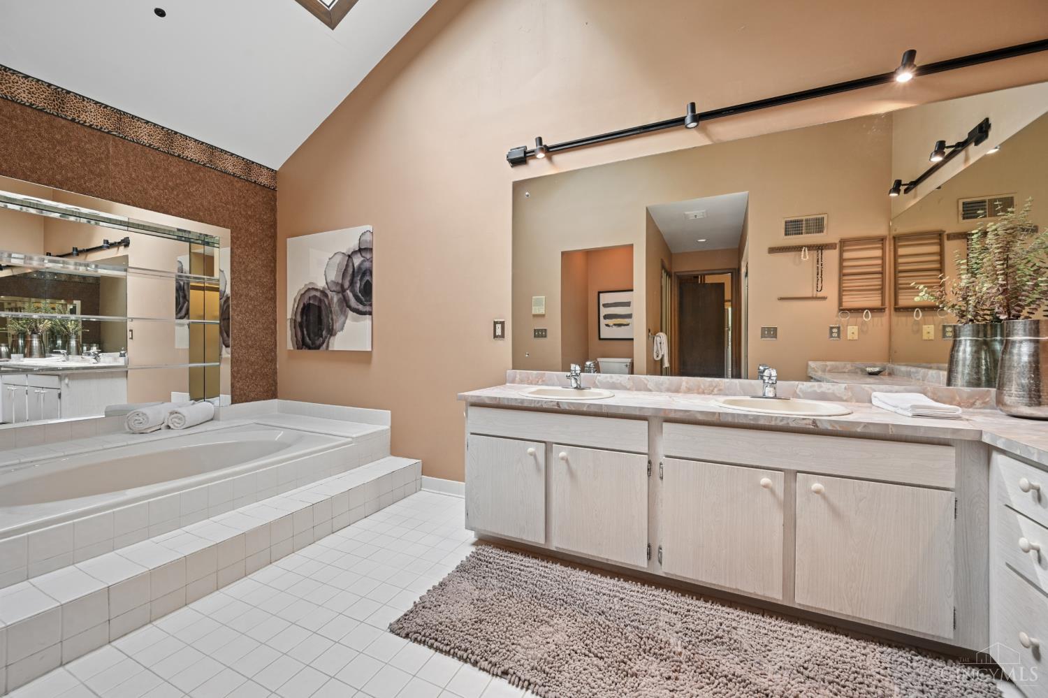 559 Asbury Road Cincinnati, OH 45255 - Photo 30 of 50