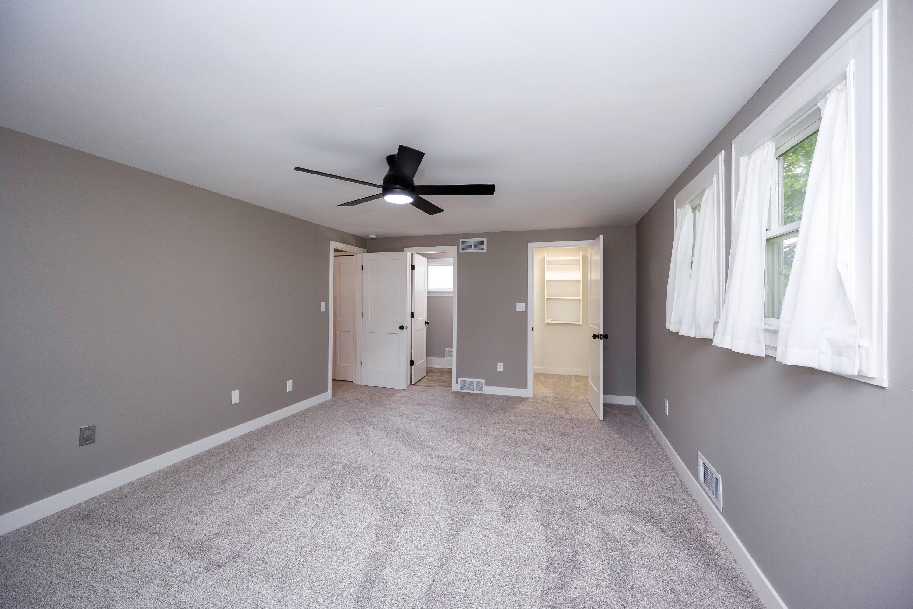 20404 Coachwood Road Riverview, MI 48193 - Photo 46 of 68 045_42